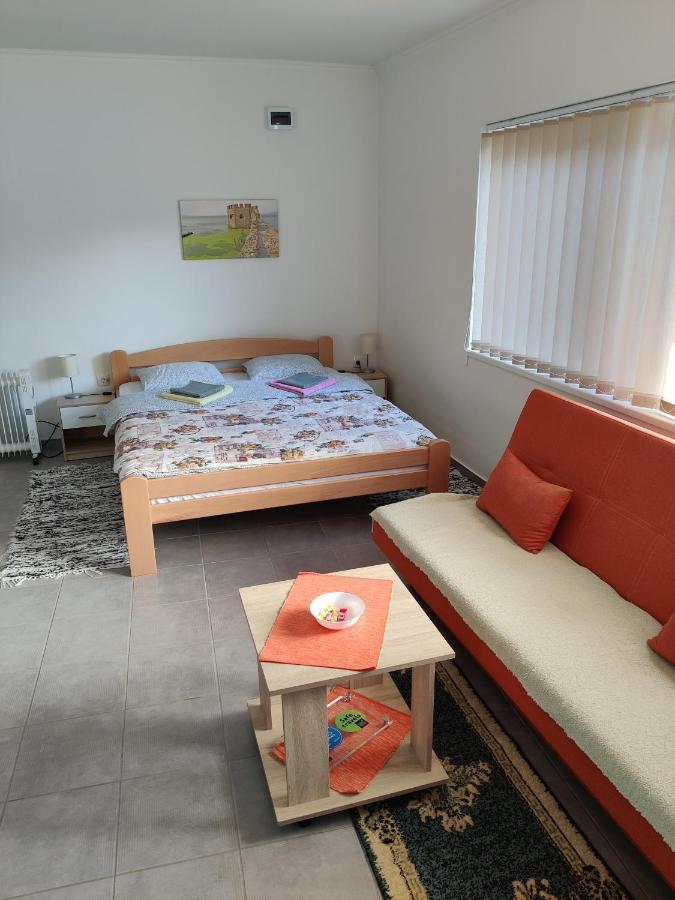 Apartman Ankica Golubac Exteriör bild