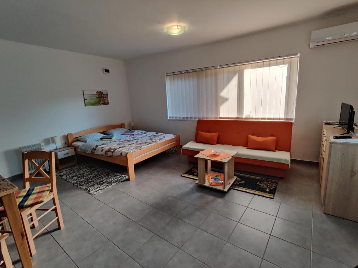 Apartman Ankica Golubac Exteriör bild
